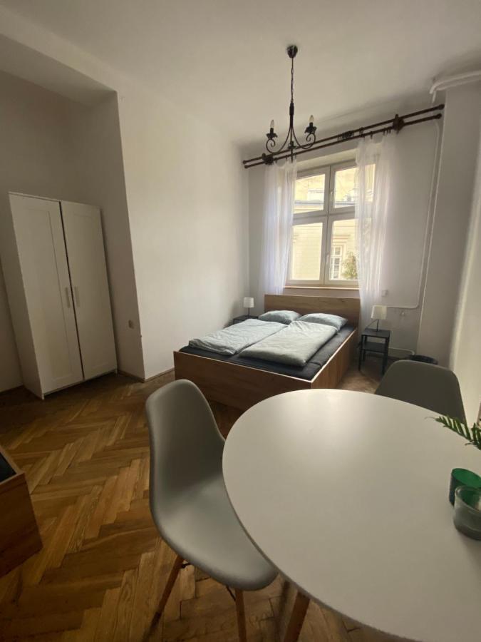 Lovely Rooms In Old Town Krakow Exterior photo